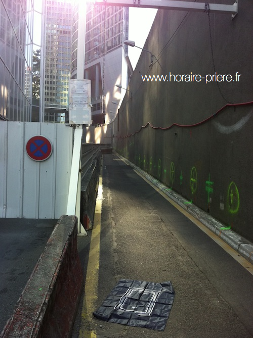 Dans une rue, La Défense, France