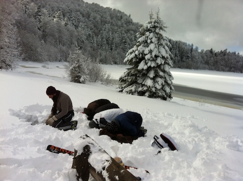 priere au bord d'un lac au ski 3