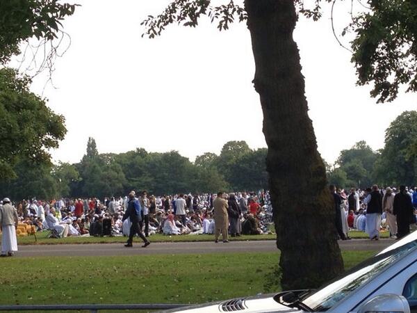 Prière de l’Aid dans un parc local