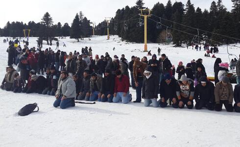 A la montagne, à proximité des pistes de ski