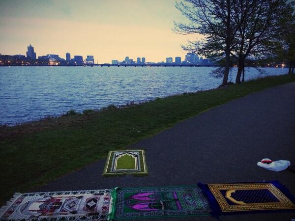 Salat al-Fajr au bord de la rivière Charles, aux Etats-Unis