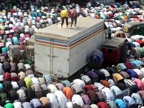 Pendant le festival de Bishwa, au Bangladesh