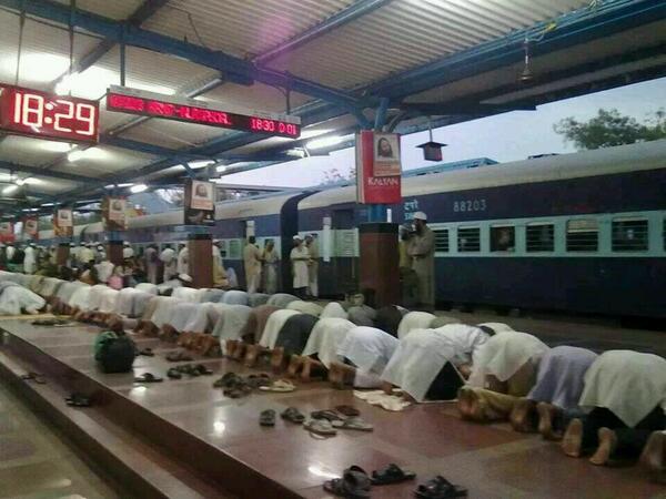 Dans une des stations de train à Mumbai, en Inde