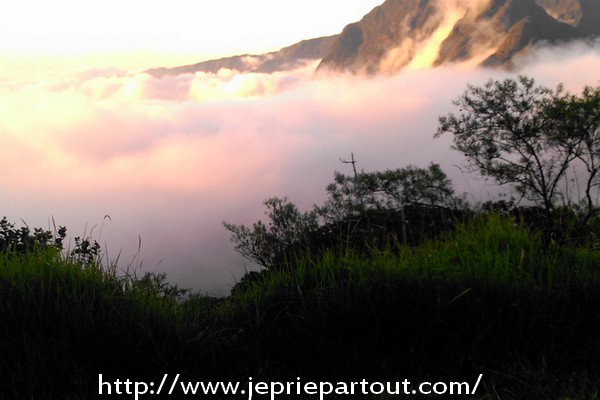 Au dessus des nuages, à La Réunion