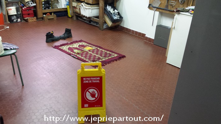 Dans l’atelier de maintenance d’un collège