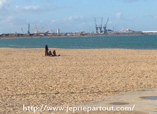 Sur la plage de Tanger, au Maroc