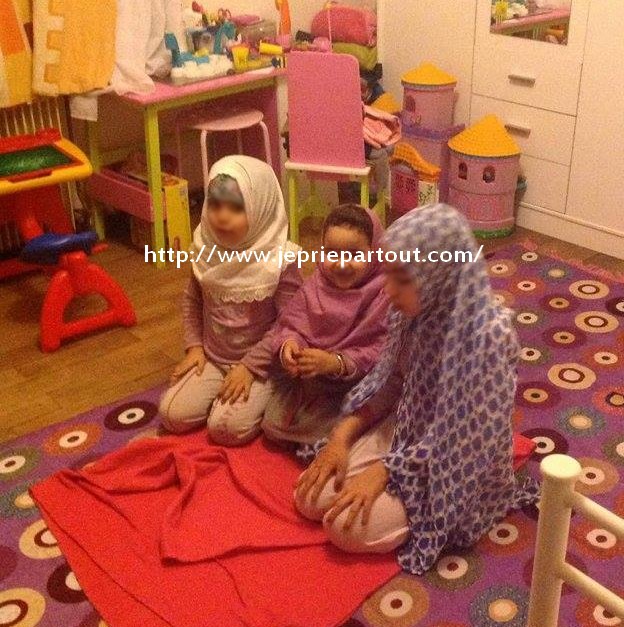 prière hijab enfant
