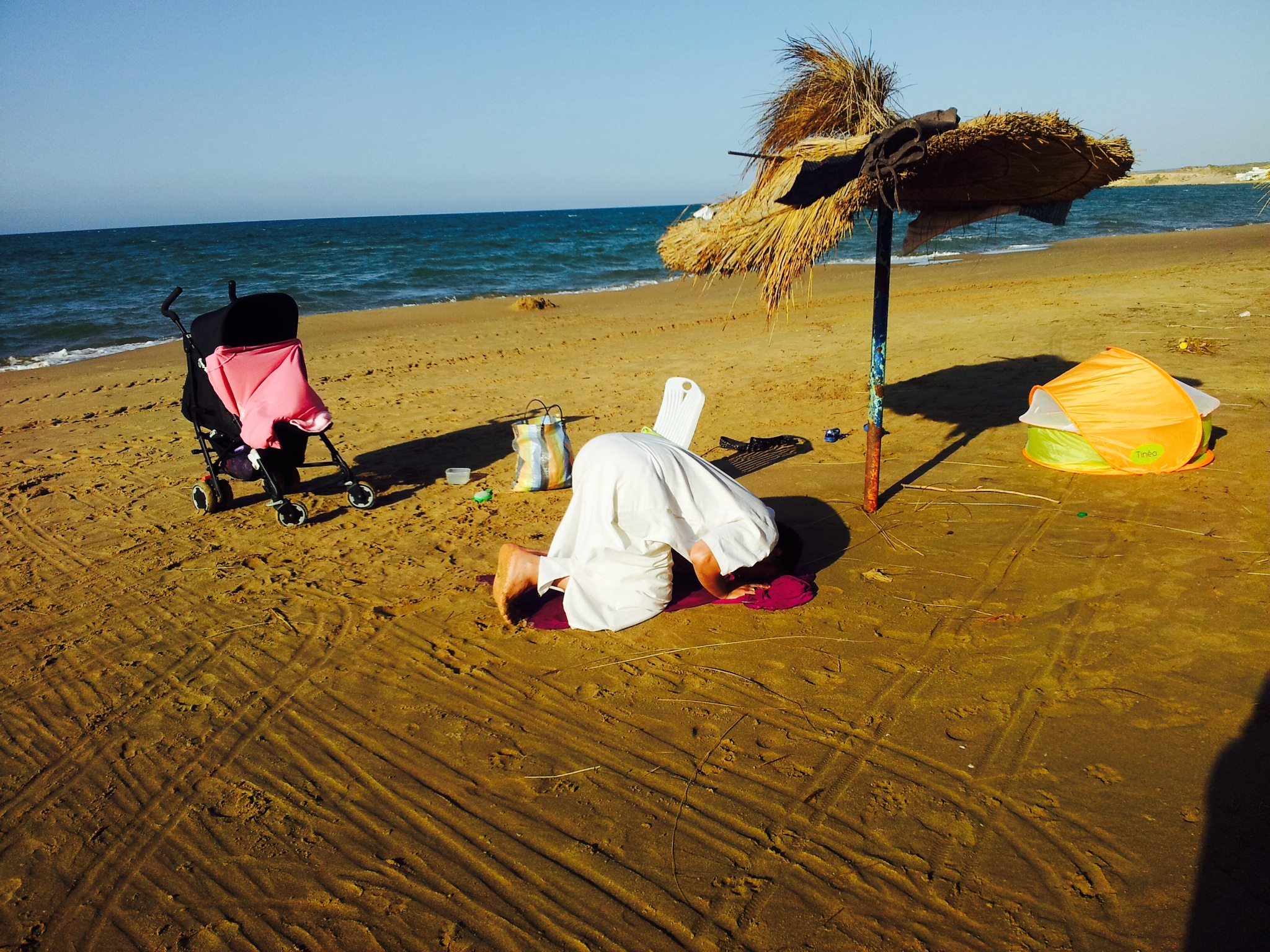 priere sur une plage d'Algérie