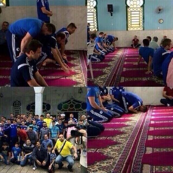 L’équipe nationale Bosniaque de foot dans une mosquée au Brésil