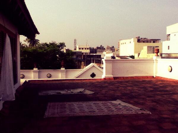 Sur le toit d’une ancienne maison coloniale, Pondicherry, Inde