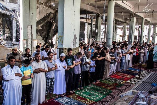 Dans une mosquée bombardée à Gaza